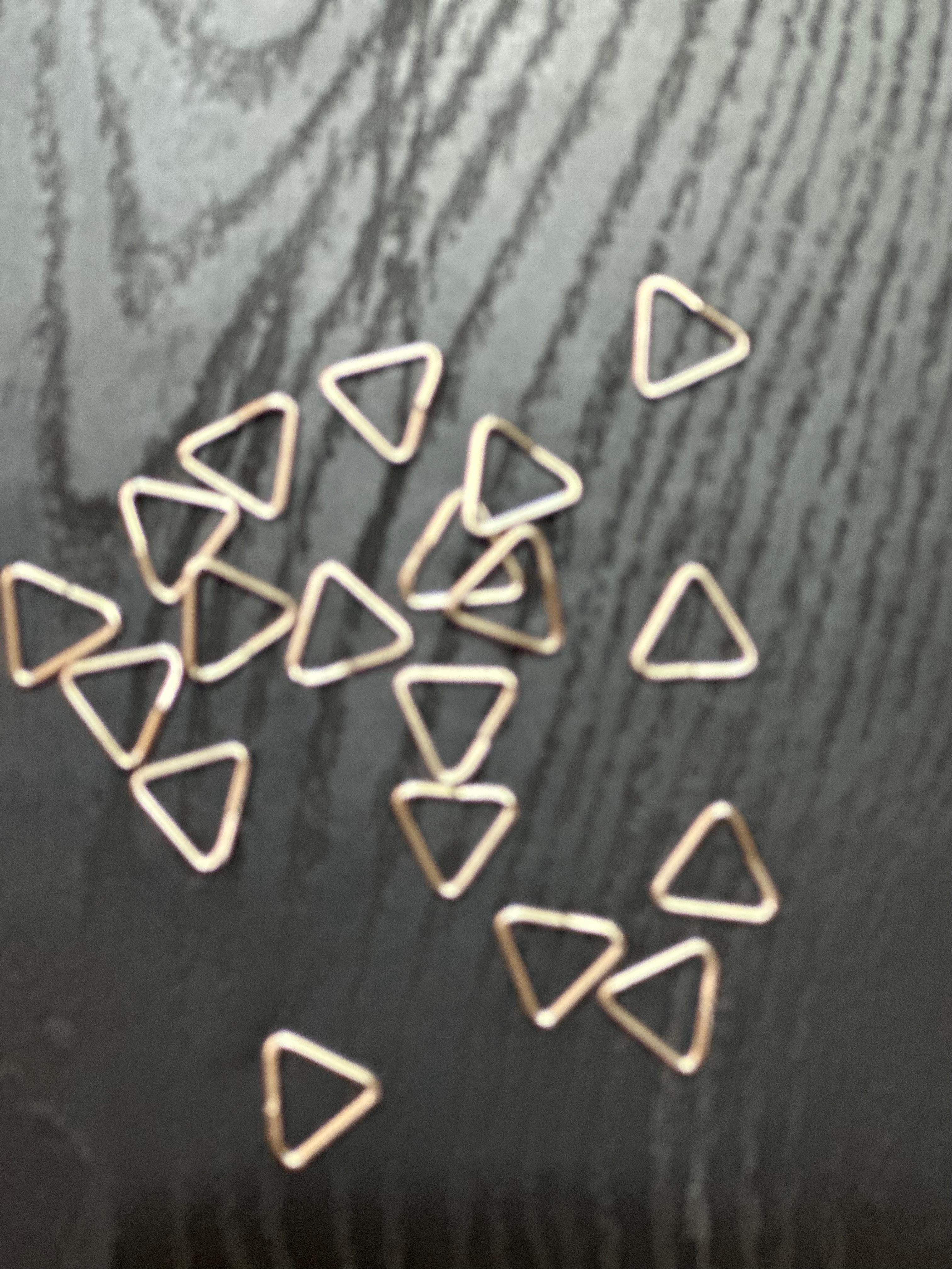 Triangulos plateados