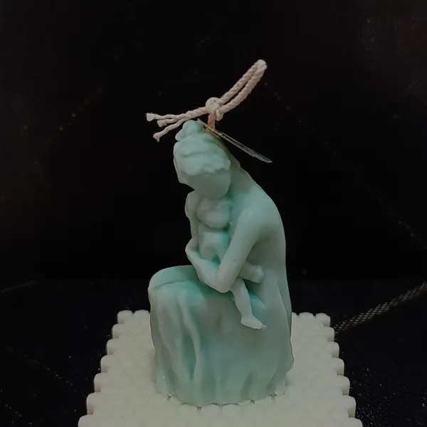 MADRE NIÑA SENATADA