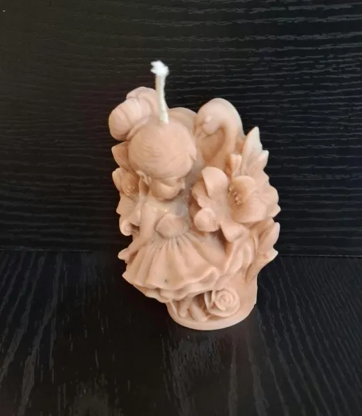 Vela niña cisne